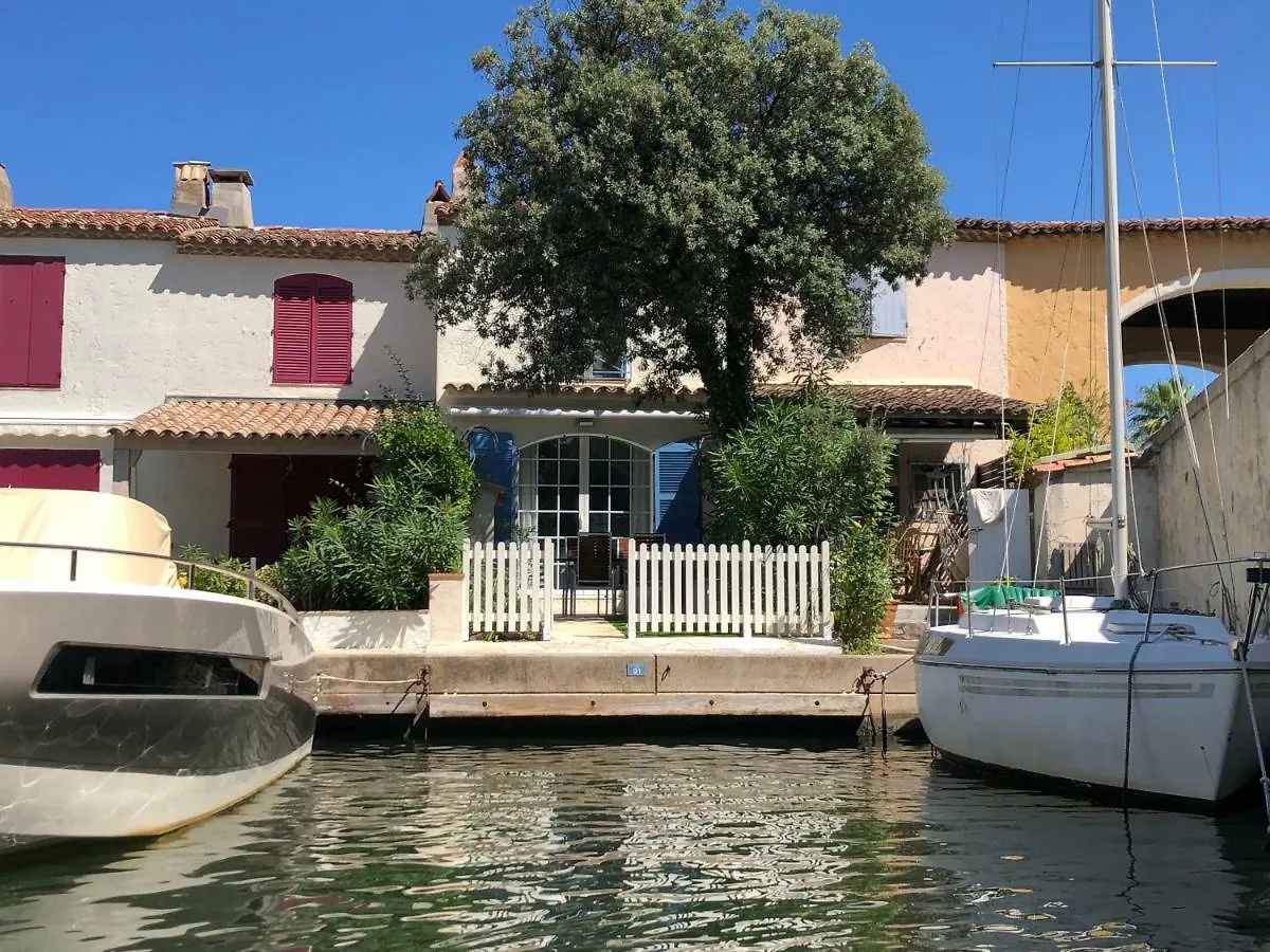 הקונטקטים של Maison D\'Azur